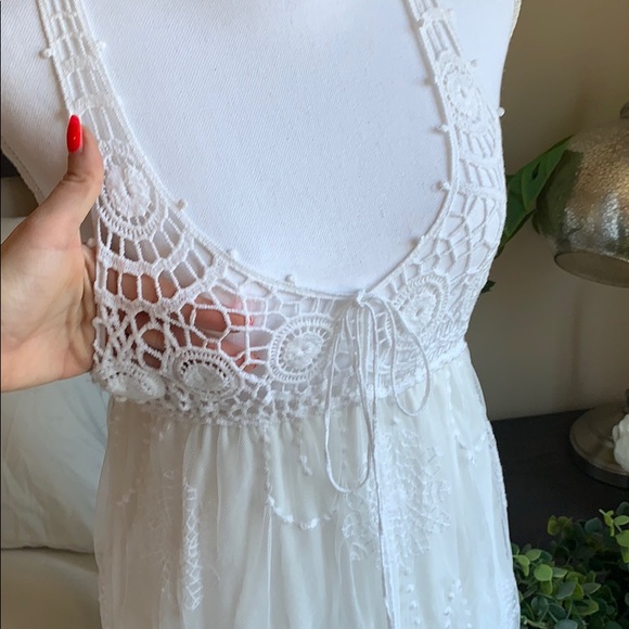 Beautiful White Lace Beach Dress w Crochet Top - Picture 7 of 9